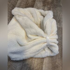 Time & Tru white chenille/faux fur snood (scarf with pull up hood) NWT